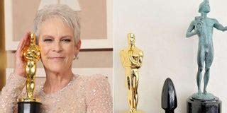 Jamie Lee Curtis put her Oscar next to EEAAO butt plug